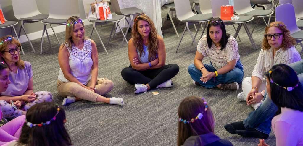 Círculo de mujeres en un proceso de constelaciones