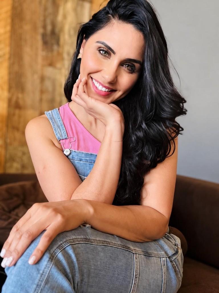 Betiana Campos sonriendo, mentora de Amor Inquebrantable